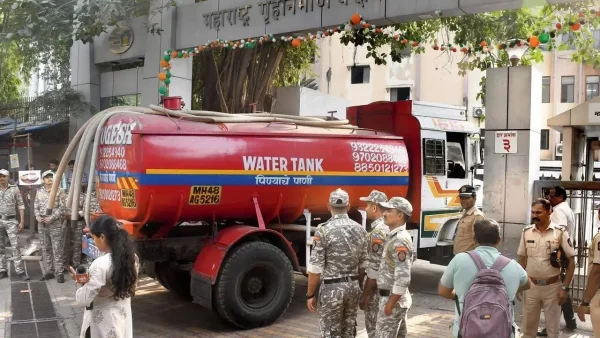 Water tankers association end strike after assurances from Fadnavis