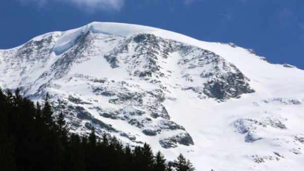 Massive midday avalanche in French Alps that killed 4 skiers